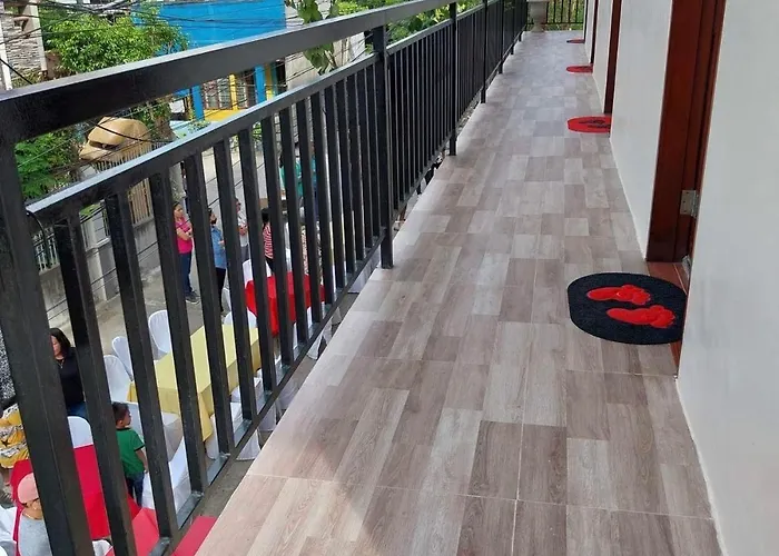 In Mactan, Cebu Room304 アパート